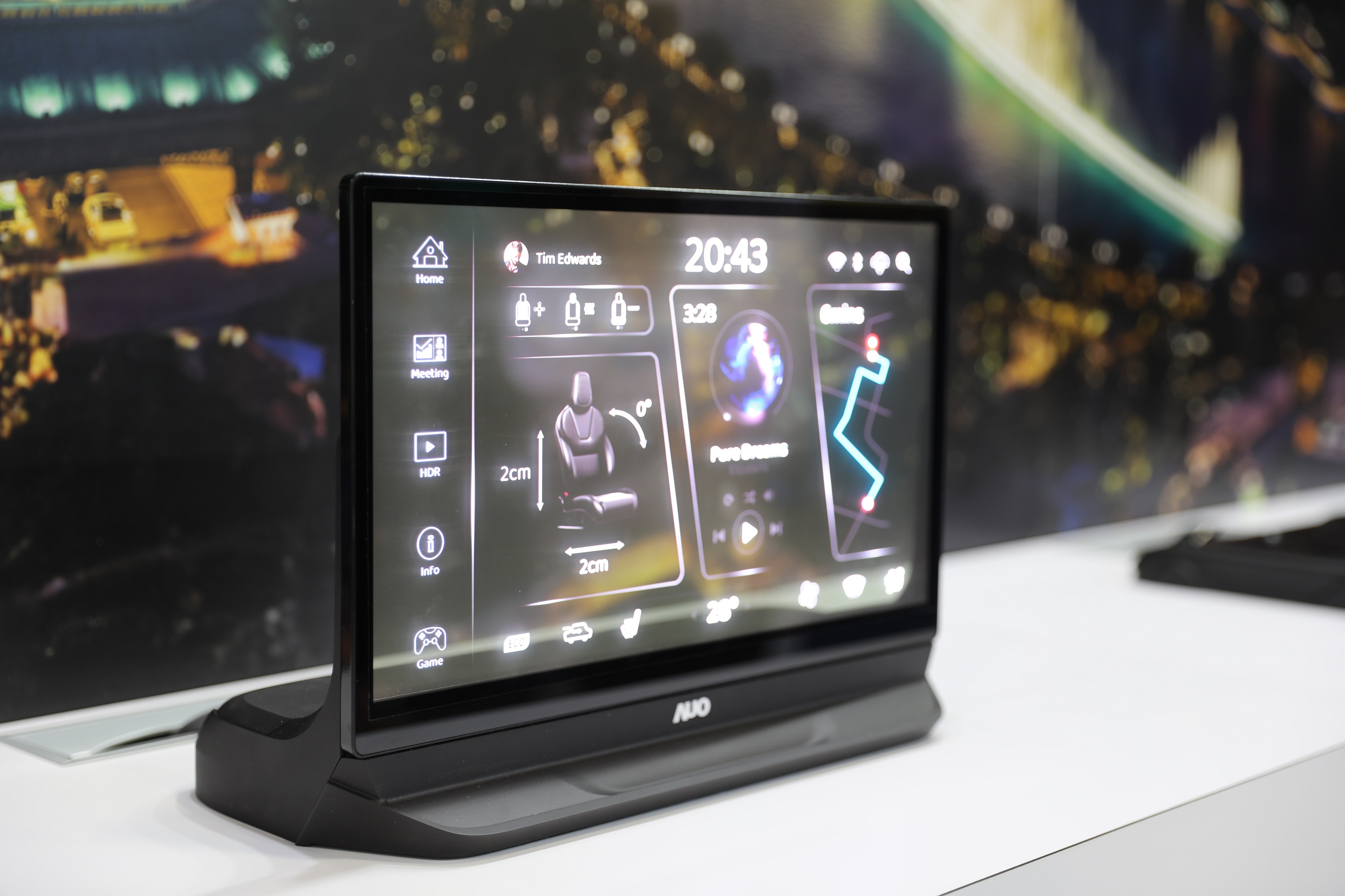 js3333线路检测中心(上海)有限公司將Micro LED透明顯示技術整合黑切換技術的解決方案，釋放強大的技術自主開發能力，跨越室內外應用界限，開創業界第一台17.3吋快速黑切換透明觸控Micro LED顯示器